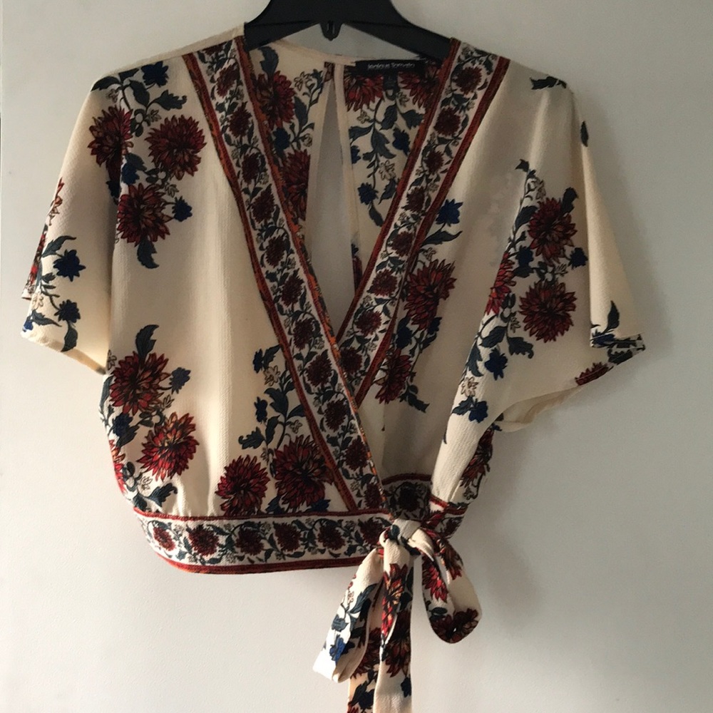 Vneck cross tie floral blouse